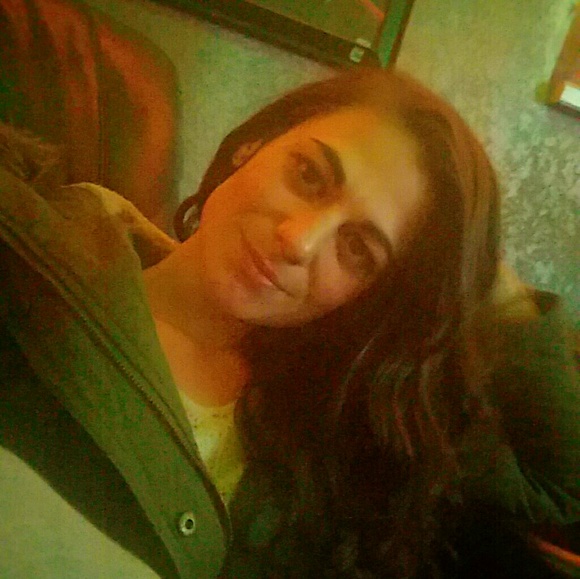 Meet your Posher, Brandy - Picture 1 of 1